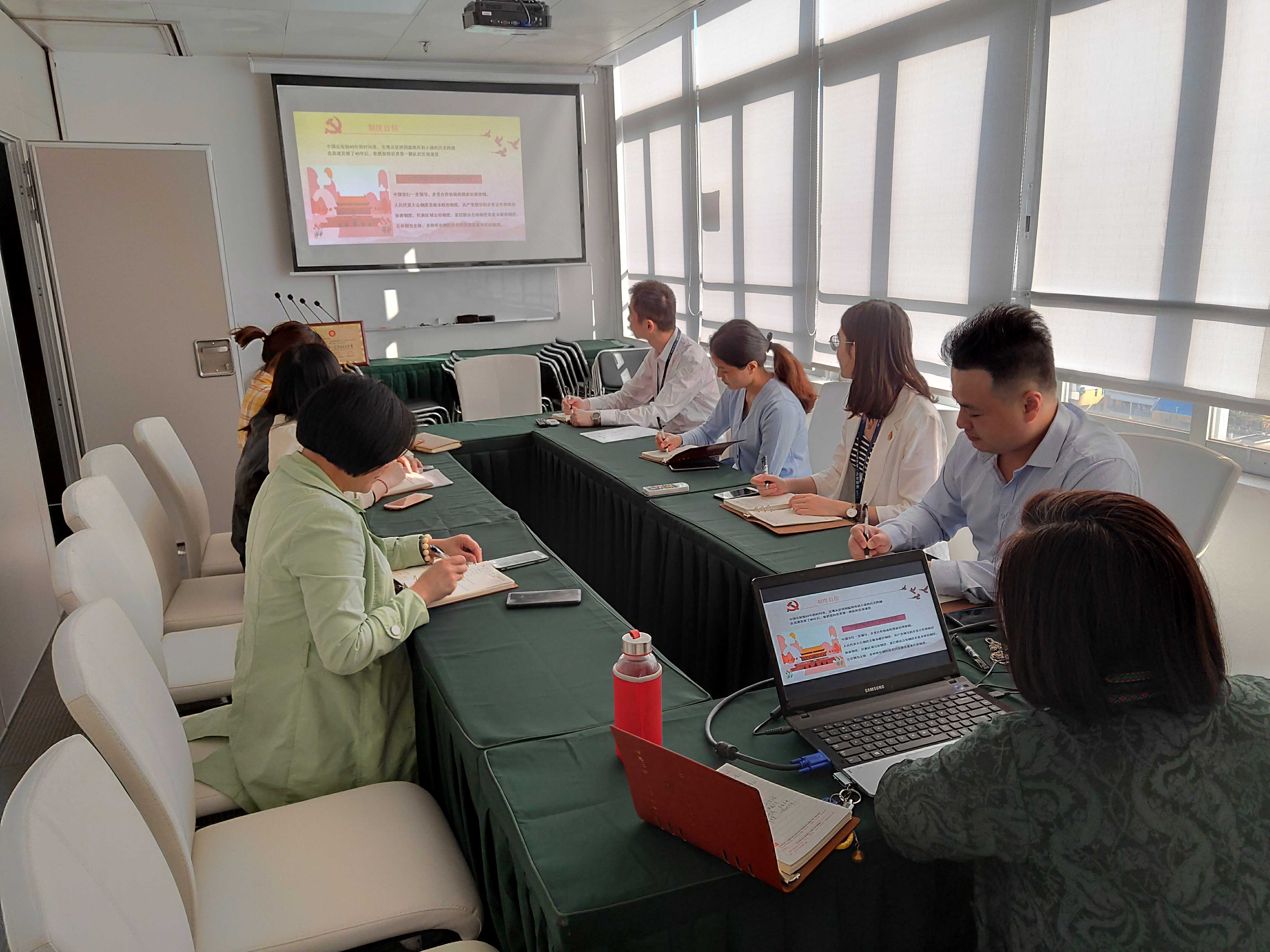 “坚定四个自信，共圆中国梦”主题教育活动